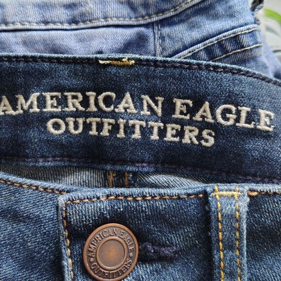 OOAK American Eagle Sz 4 Women's Hand Embroidered Flower Midi Jean Shorts - Picture 4 of 5